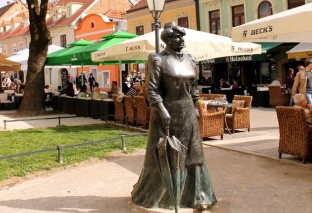 Spomenik Marija Jurić Zagorki, Tkalčićeva ulica